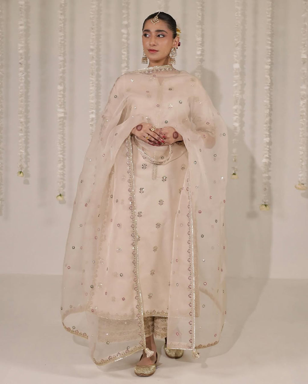 Zari Noor – A Whisper of Elegance